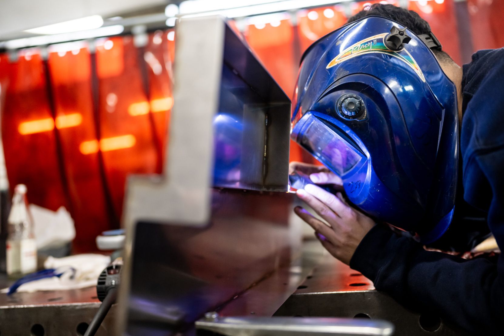 Schweißen hochpräziser Bauteile aus Blech und Aluminium von Helmut Schlachter